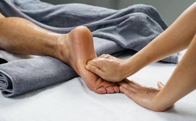 Описание услуги массаж ног. Показания и противопоказания. Техника массажа